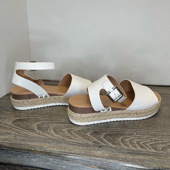 SODA child White Espadrille Sandals size 4. Flatform wedge open toe. Pre-owned - Picture 3 of 6